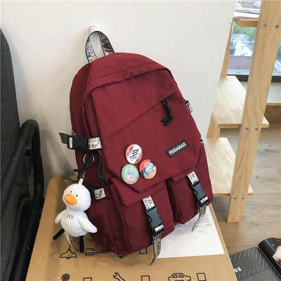 Veľký batoh s ozdobnými prvkami