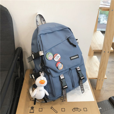 Veľký batoh s ozdobnými prvkami