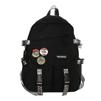 Veľký batoh s ozdobnými prvkami