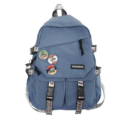 Veľký batoh s ozdobnými prvkami