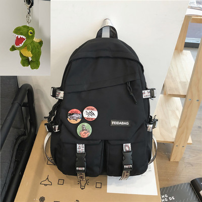 Veľký batoh s ozdobnými prvkami