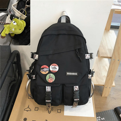 Veľký batoh s ozdobnými prvkami