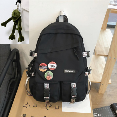 Veľký batoh s ozdobnými prvkami