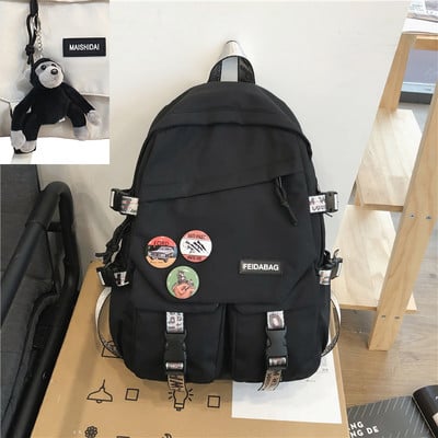 Veľký batoh s ozdobnými prvkami