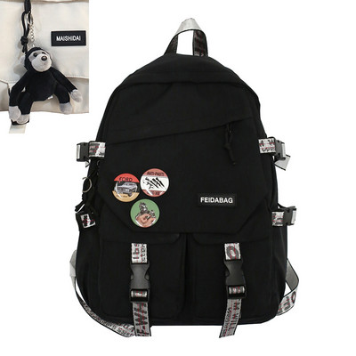 Veľký batoh s ozdobnými prvkami