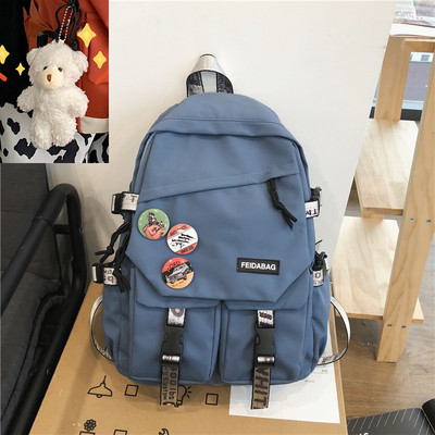 Veľký batoh s ozdobnými prvkami