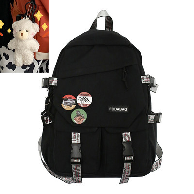 Veľký batoh s ozdobnými prvkami