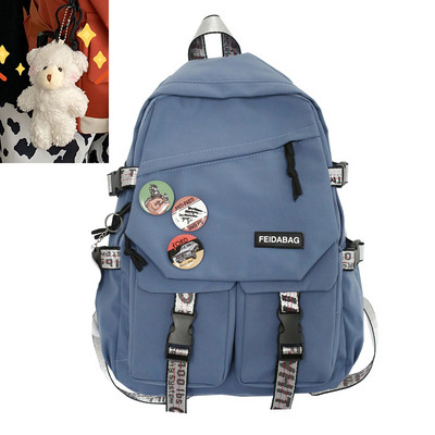 Veľký batoh s ozdobnými prvkami