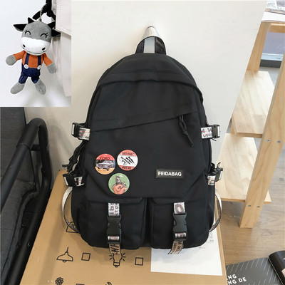 Veľký batoh s ozdobnými prvkami