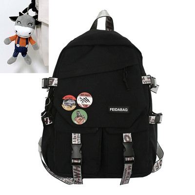 Veľký batoh s ozdobnými prvkami