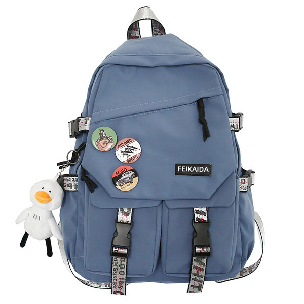 Veľký batoh s ozdobnými prvkami