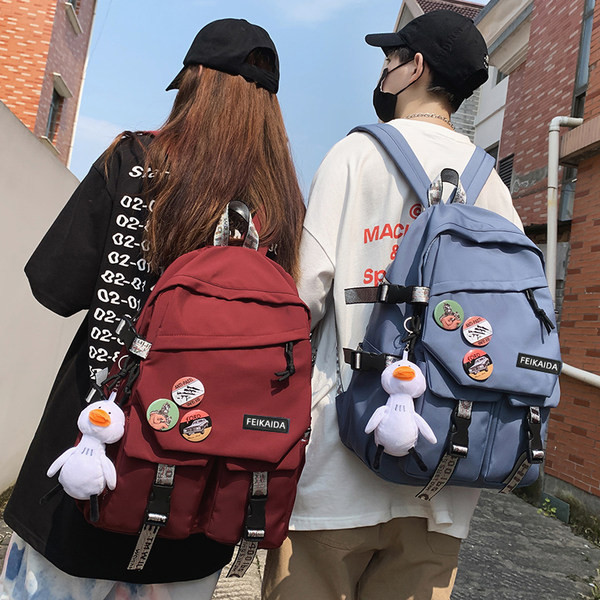 Veľký batoh s ozdobnými prvkami