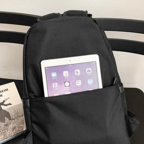 Veľký textilný batoh čistého modelu na šport aj každodenné nosenie