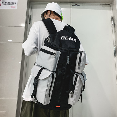 Športový pánsky batoh s niekoľkými priehradkami