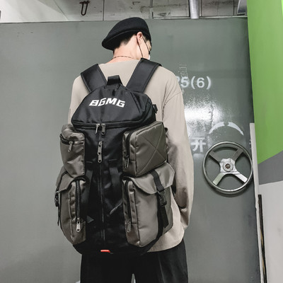 Športový pánsky batoh s niekoľkými priehradkami