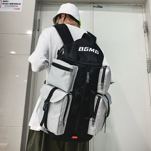 Športový pánsky batoh s niekoľkými priehradkami