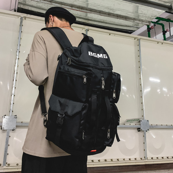 Športový pánsky batoh s niekoľkými priehradkami