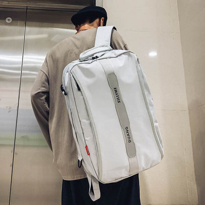 O geantă din material textil care poate fi purtată în două moduri