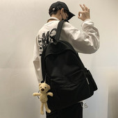 Jednofarebný textilný batoh na zips s 3D prvkom pre mužov