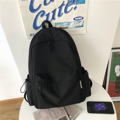 Jednofarebný textilný batoh na zips s 3D prvkom pre mužov