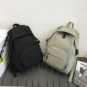 Jednofarebný textilný batoh pre mužov so zipsom