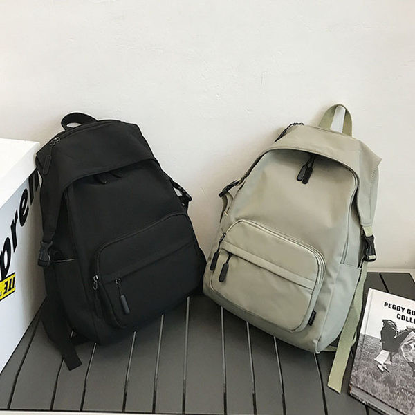 Jednofarebný textilný batoh pre mužov so zipsom