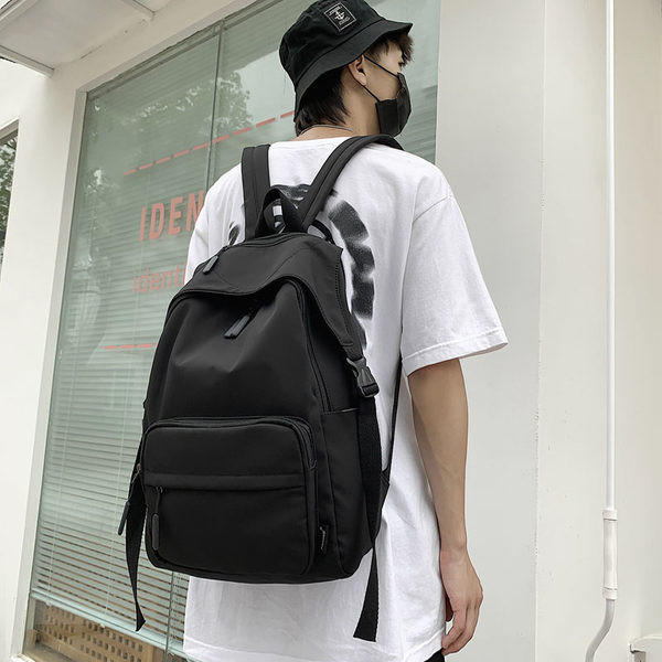 Jednofarebný textilný batoh pre mužov so zipsom