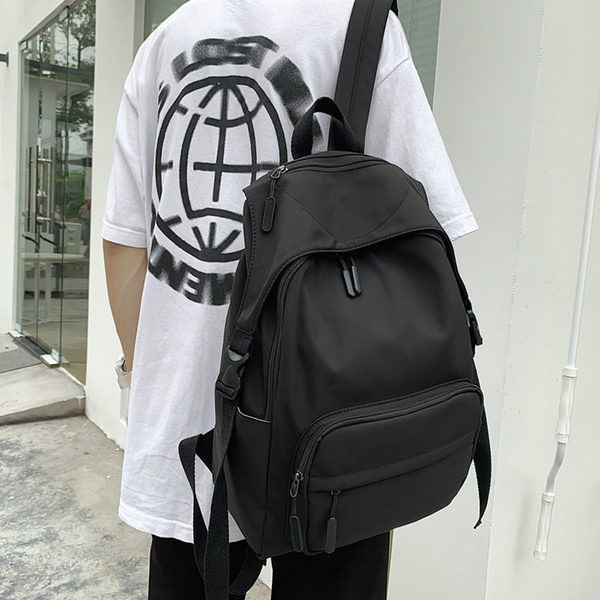 Jednofarebný textilný batoh pre mužov so zipsom