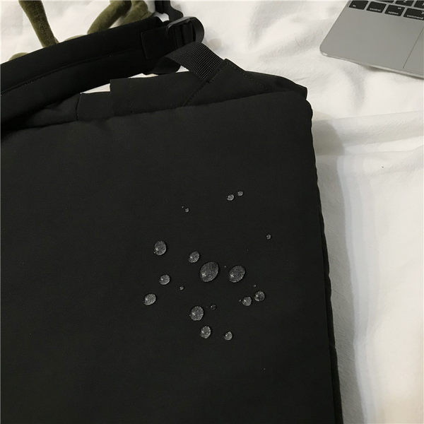 Pánsky plátený batoh v čiernej farbe