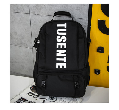 Pánsky textilný batoh s plastovými zapínaniami a nápisom