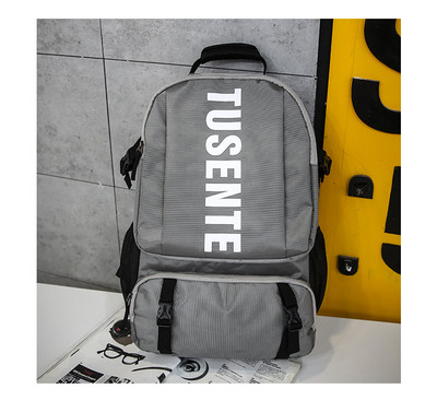 Pánsky textilný batoh s plastovými zapínaniami a nápisom