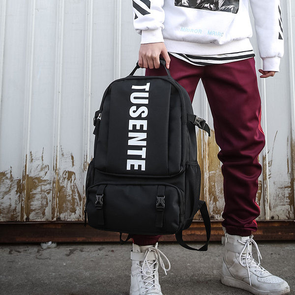 Pánsky textilný batoh s plastovými zapínaniami a nápisom