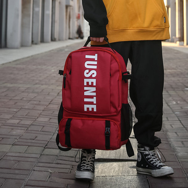 Pánsky textilný batoh s plastovými zapínaniami a nápisom