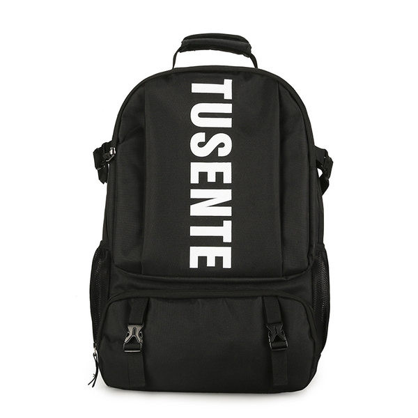 Pánsky textilný batoh s plastovými zapínaniami a nápisom