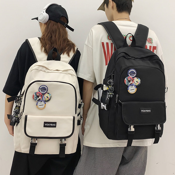 Pánsky batoh nového modelu so širokými popruhmi a vreckami