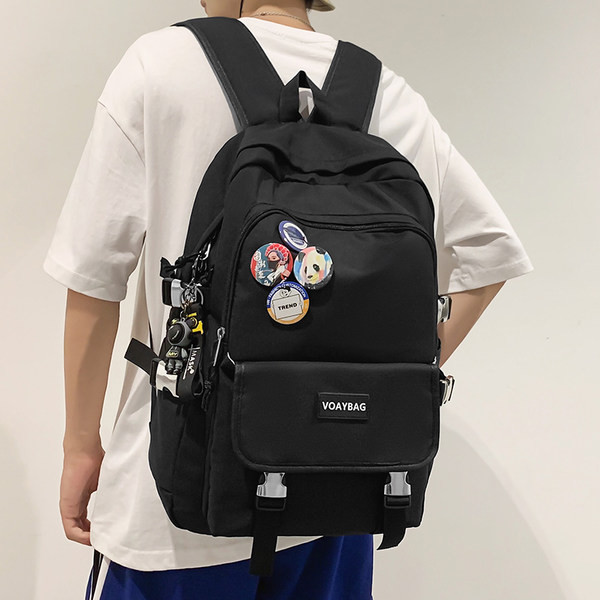 Pánsky batoh nového modelu so širokými popruhmi a vreckami