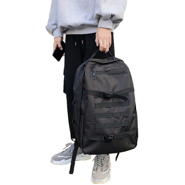 Pánsky jednofarebný batoh na zips vhodný na každodenné nosenie