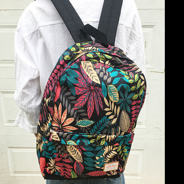 Vyriška kuprinė su gėlių motyvais