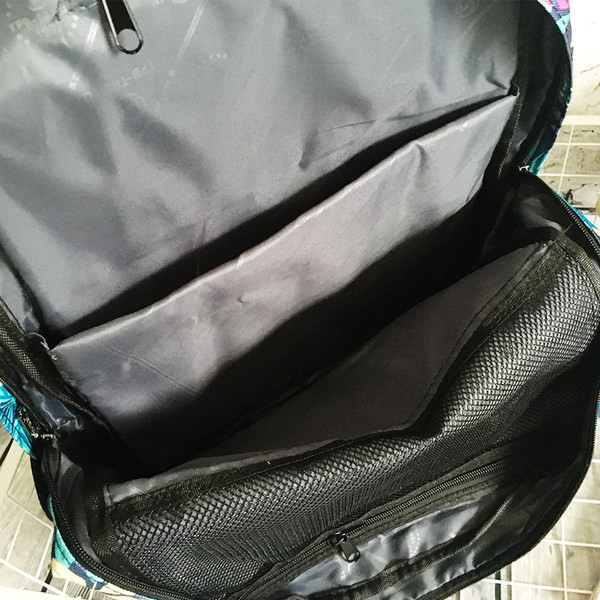 Vyriška kuprinė su gėlių motyvais