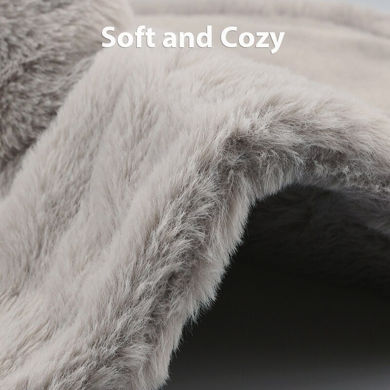 Vyhrievacia podložka na ramená a krk z králičej kožušiny, zabalená v šatke, na hypertermiu a zmiernenie bolesti