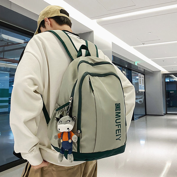 Rucsac pentru bărbați cu inscripție și breloc