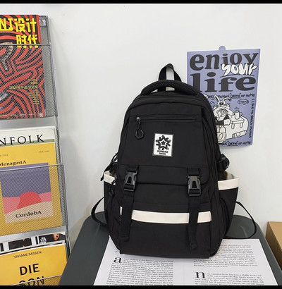 Pánsky ležérny batoh s 3D prvkom a zipsom