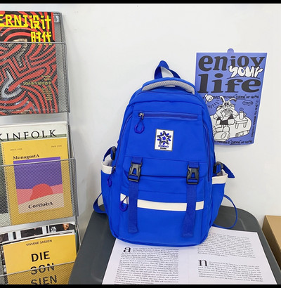 Pánsky ležérny batoh s 3D prvkom a zipsom