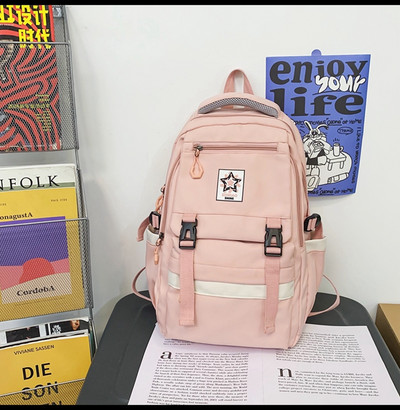 Pánsky ležérny batoh s 3D prvkom a zipsom