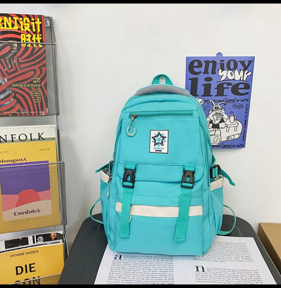 Pánsky ležérny batoh s 3D prvkom a zipsom