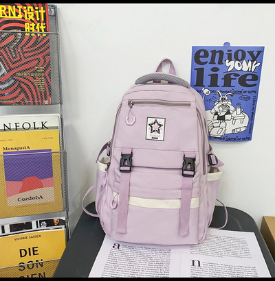 Pánsky ležérny batoh s 3D prvkom a zipsom