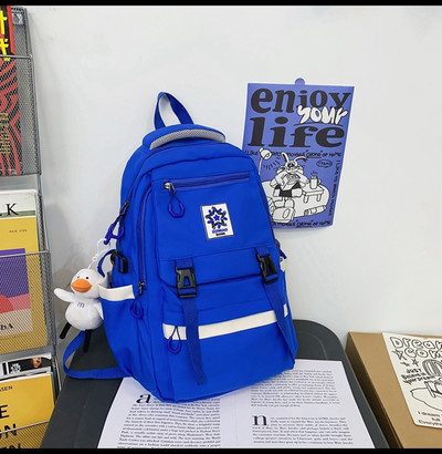 Pánsky ležérny batoh s 3D prvkom a zipsom