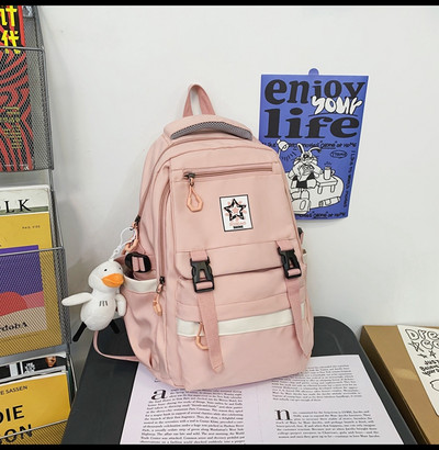 Pánsky ležérny batoh s 3D prvkom a zipsom