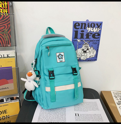 Pánsky ležérny batoh s 3D prvkom a zipsom