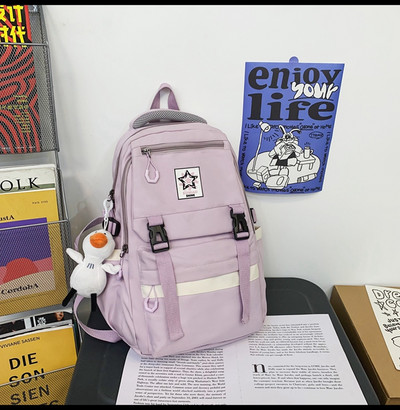 Pánsky ležérny batoh s 3D prvkom a zipsom